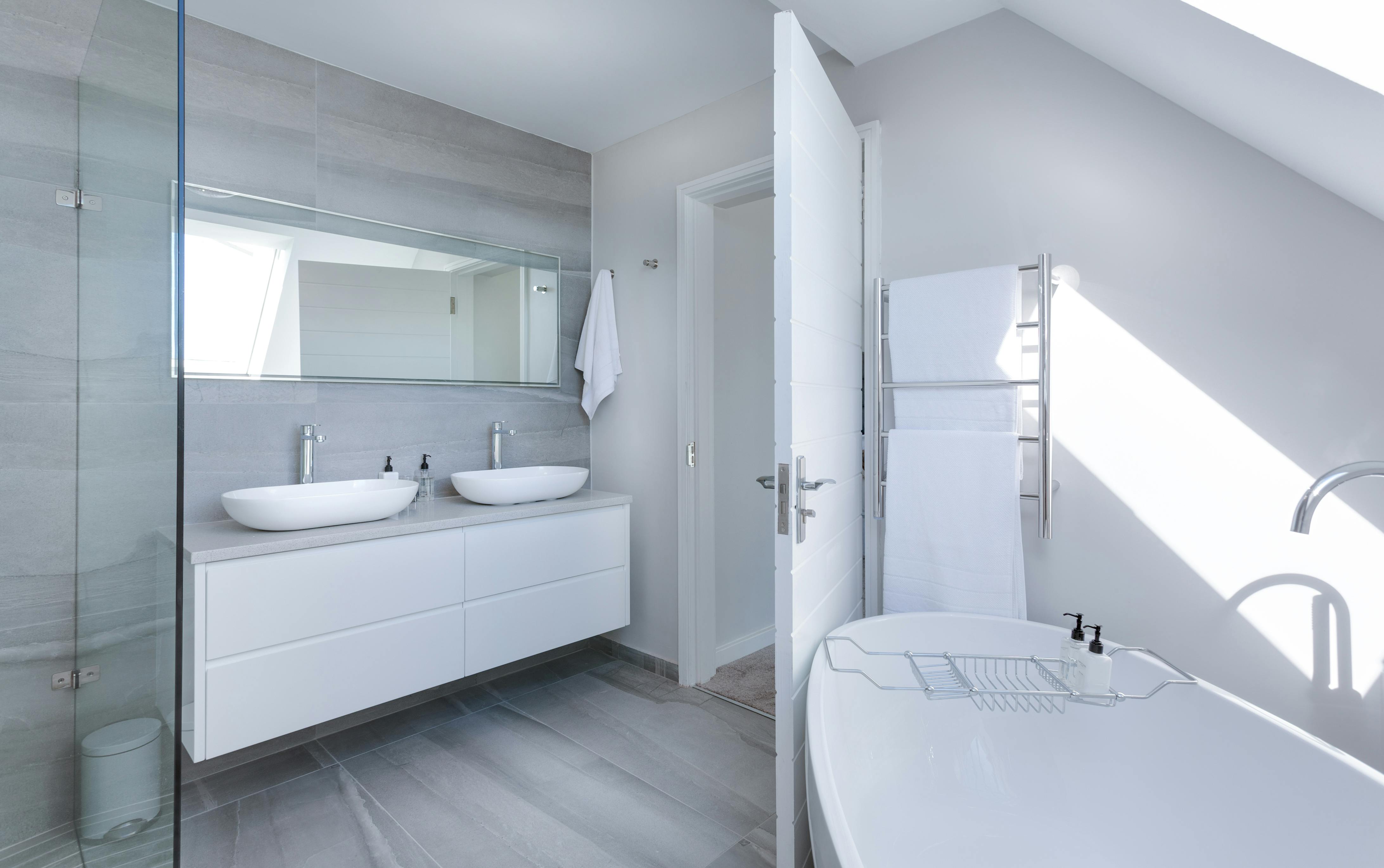 Modern Bathroom — Dallas, TX